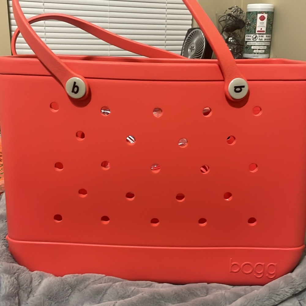 NEW - without the tags- XL coral Bogg bag.  Includes two plastic insert pouches.